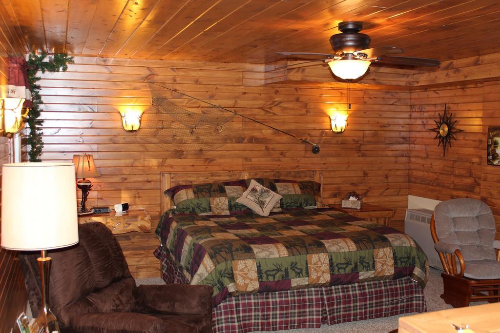 Trickling Waters Retreat Villa Marquette Oda fotoğraf