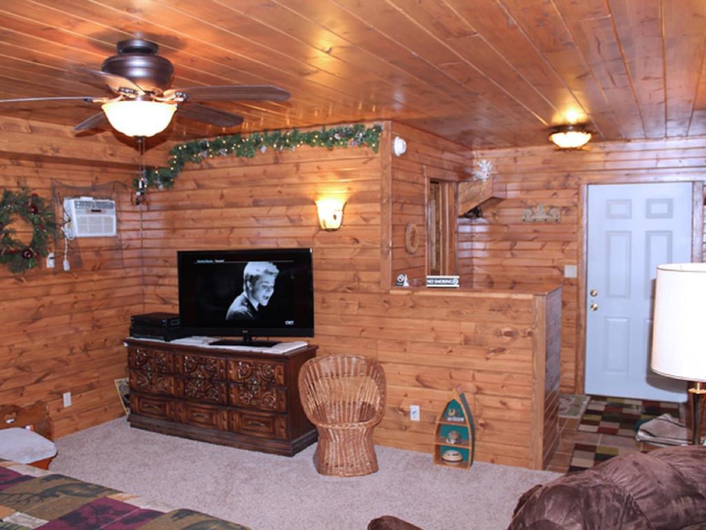 Trickling Waters Retreat Villa Marquette Oda fotoğraf